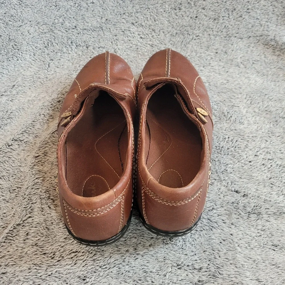 Clarks Womens Loafers 8W Brown Leather Button Accent Low Heel Granola Girl 21462